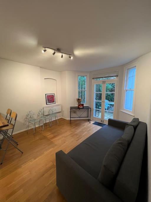 Lovely 1 Bedroom Apartment In West Kensington Londra Exterior foto